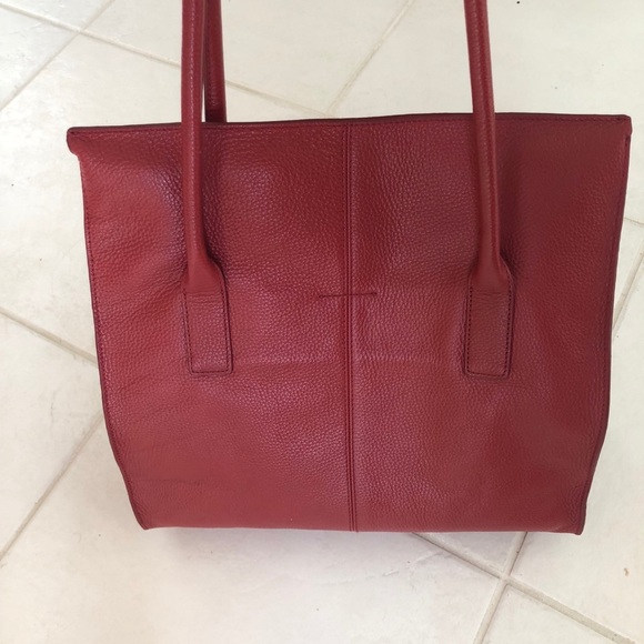 BANANA REPUBLIC PEBBLED LEATHER RED PURSE - Picture 3 of 9
